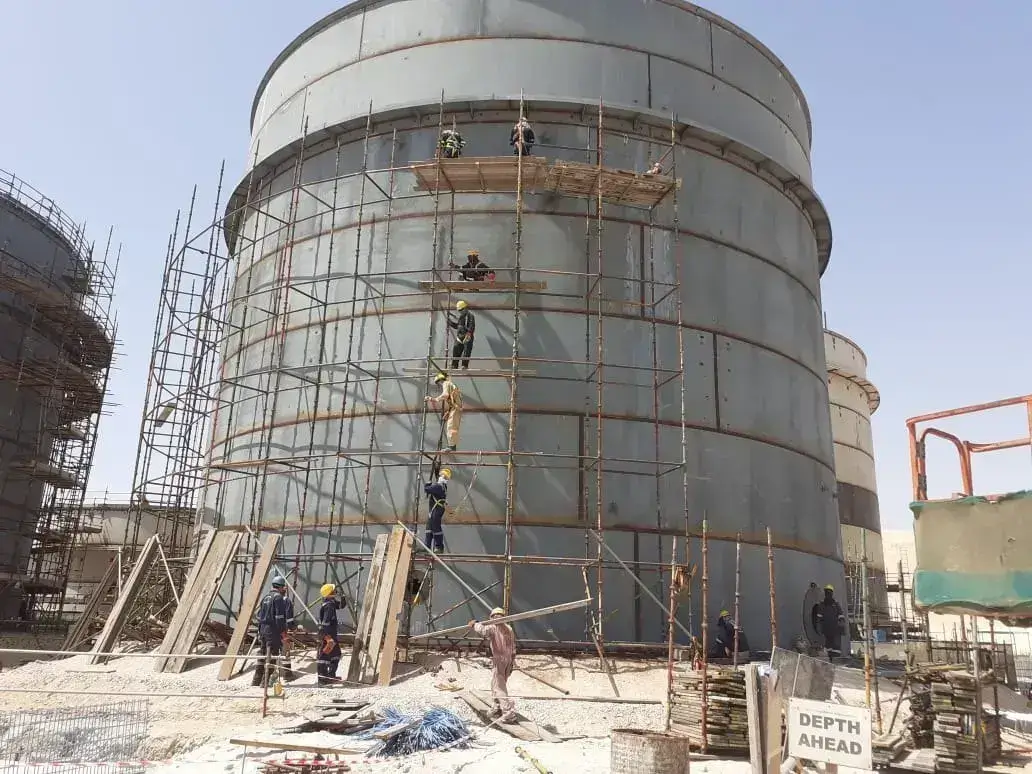 Industrial storage tank installation Installation process of an industrial storage tank by Astha Tank Construction